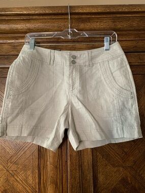 NWT INC International Concepts Toad Beige Curvy Fit Linen shorts.
